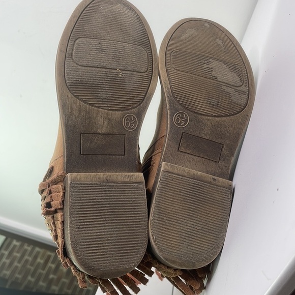 Massimo Vegan Suede Fringed Booties Side zip 6.5M - Picture 9 of 12